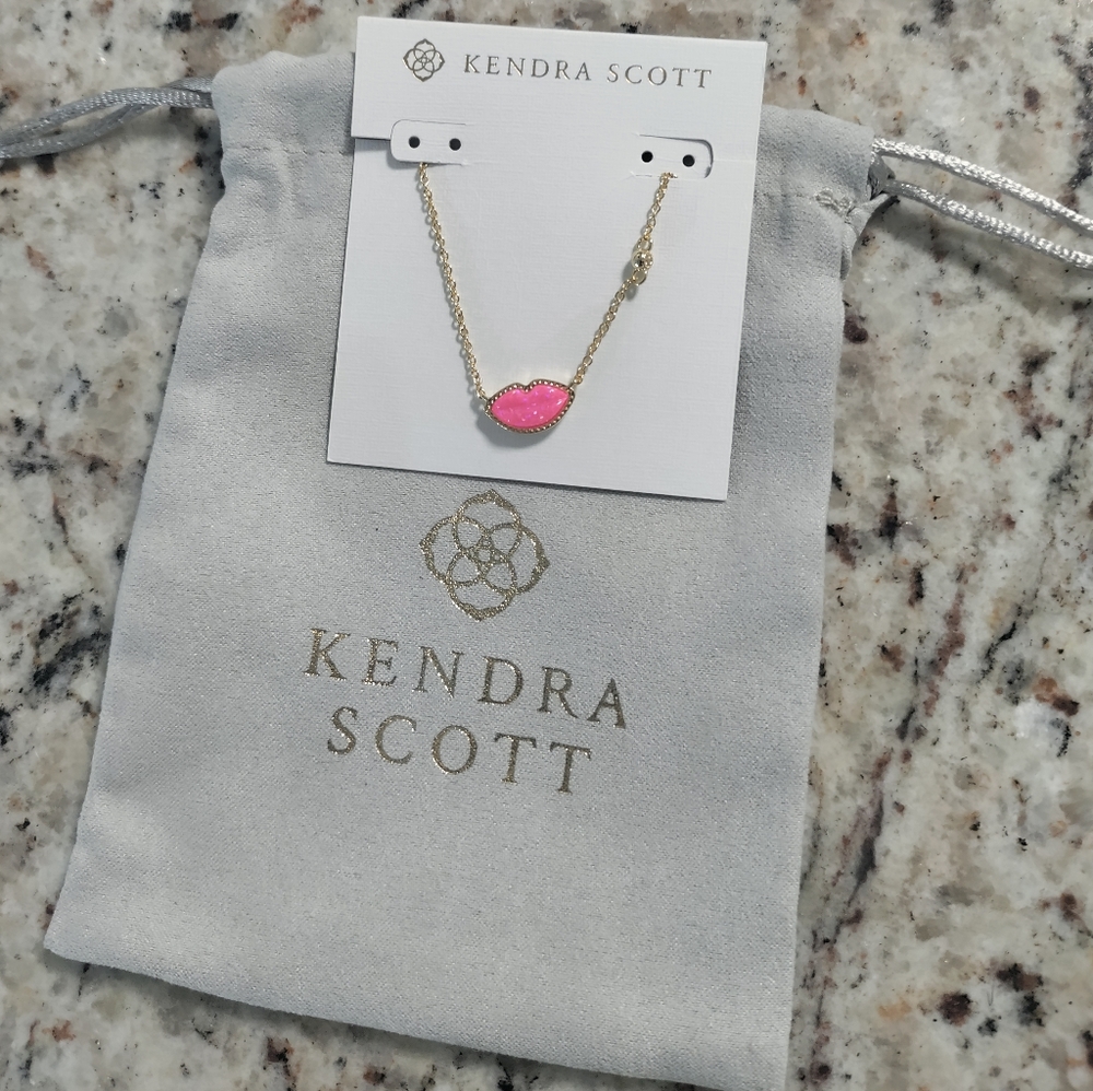 Kendra Scott Lips Gold Pendant Necklace